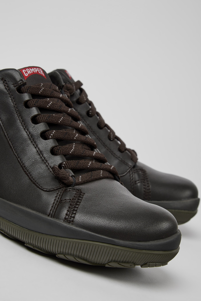 Zapatos marrones de piel para hombre