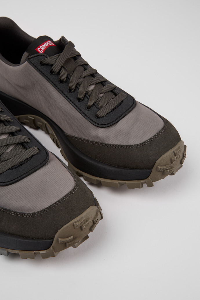 Sneakers grises y negras de tejido y nobuk para hombre