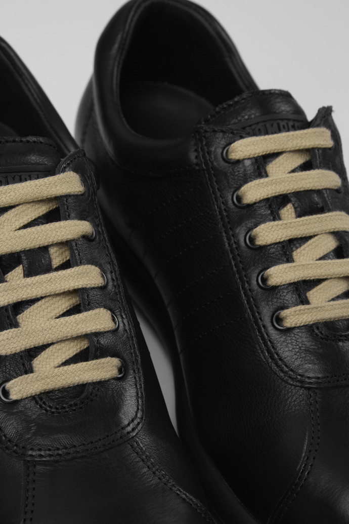 Zapato negro para mujer