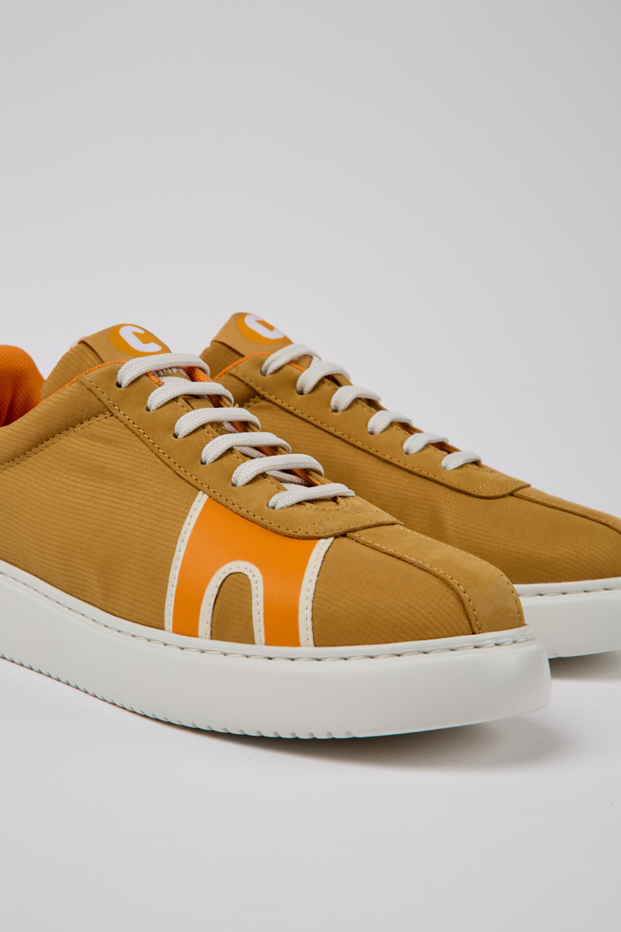 Sneakers beige y naranja para mujer