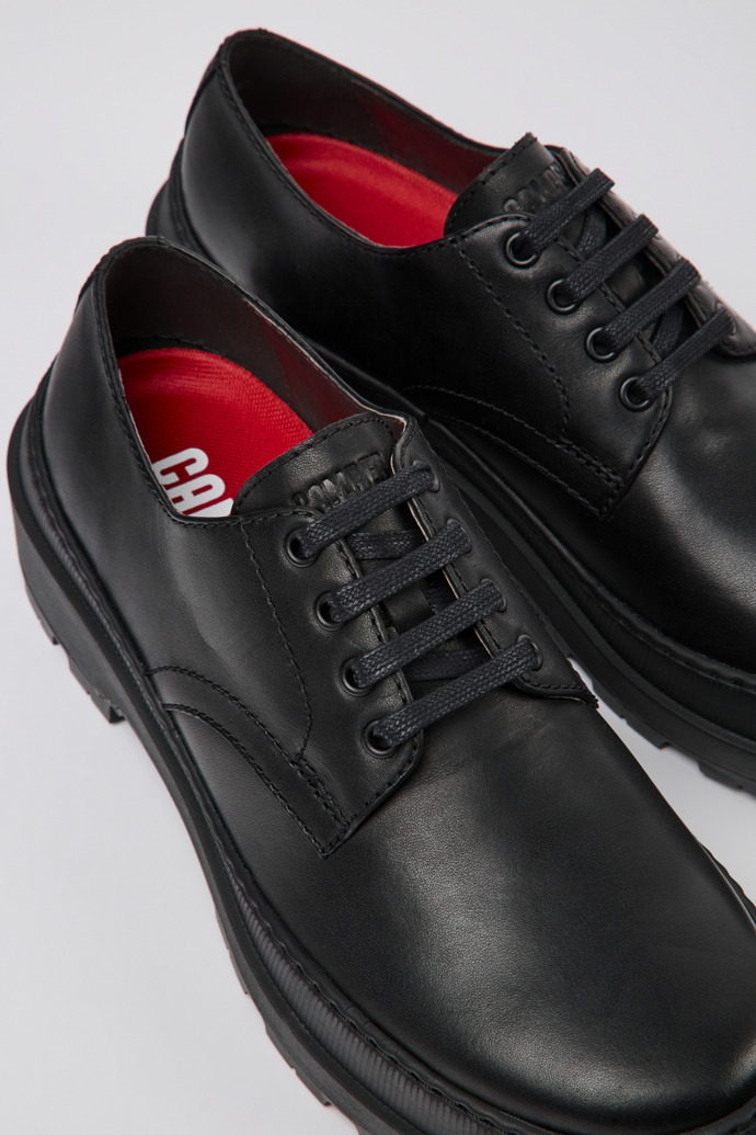 Zapatos negros de piel para hombre