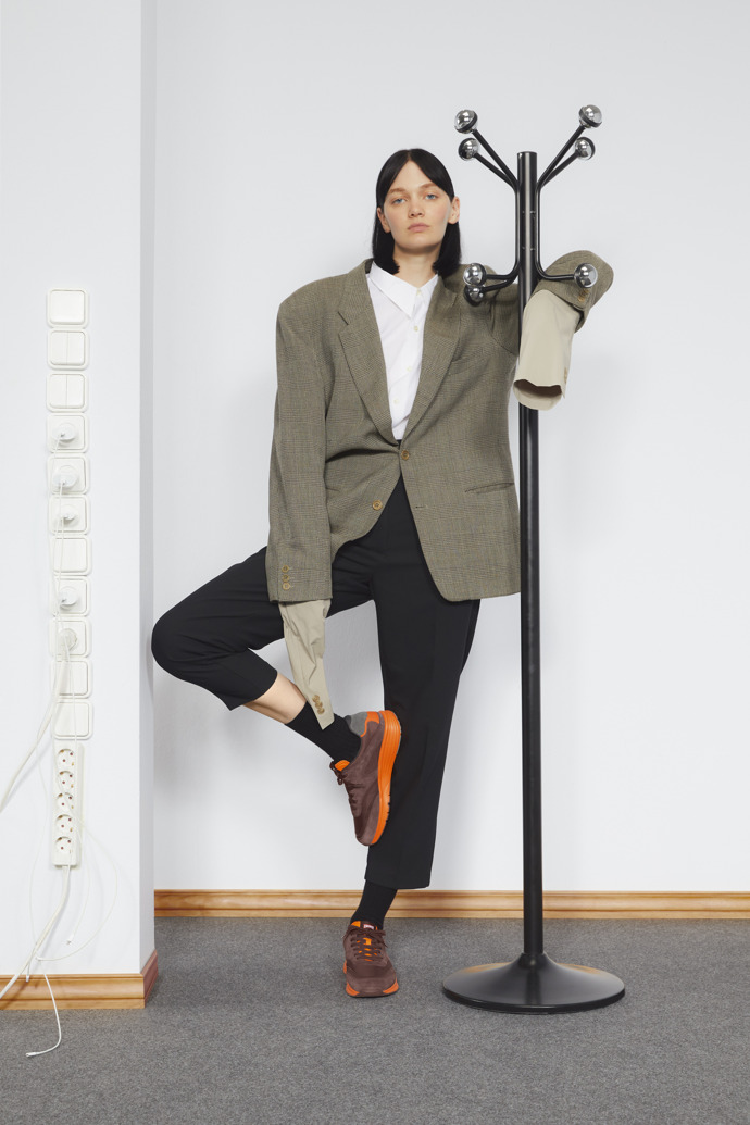 Sneakers burdeos y naranjas de tejido y nobuk para mujer