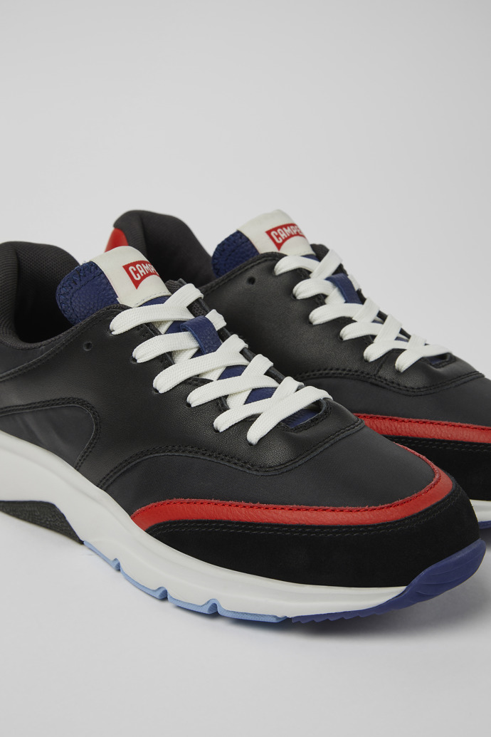 Sneakers negras y rojas de tejido y piel para mujer