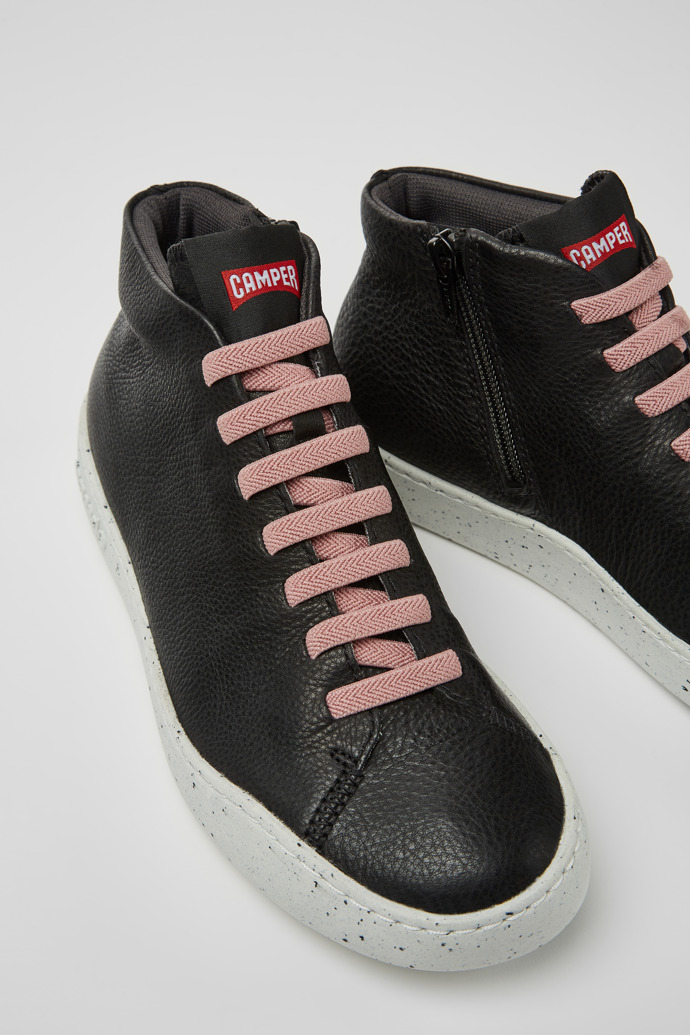 Sneakers negras de piel para mujer