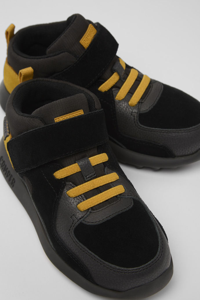 Botines de nobuk y tejido grises