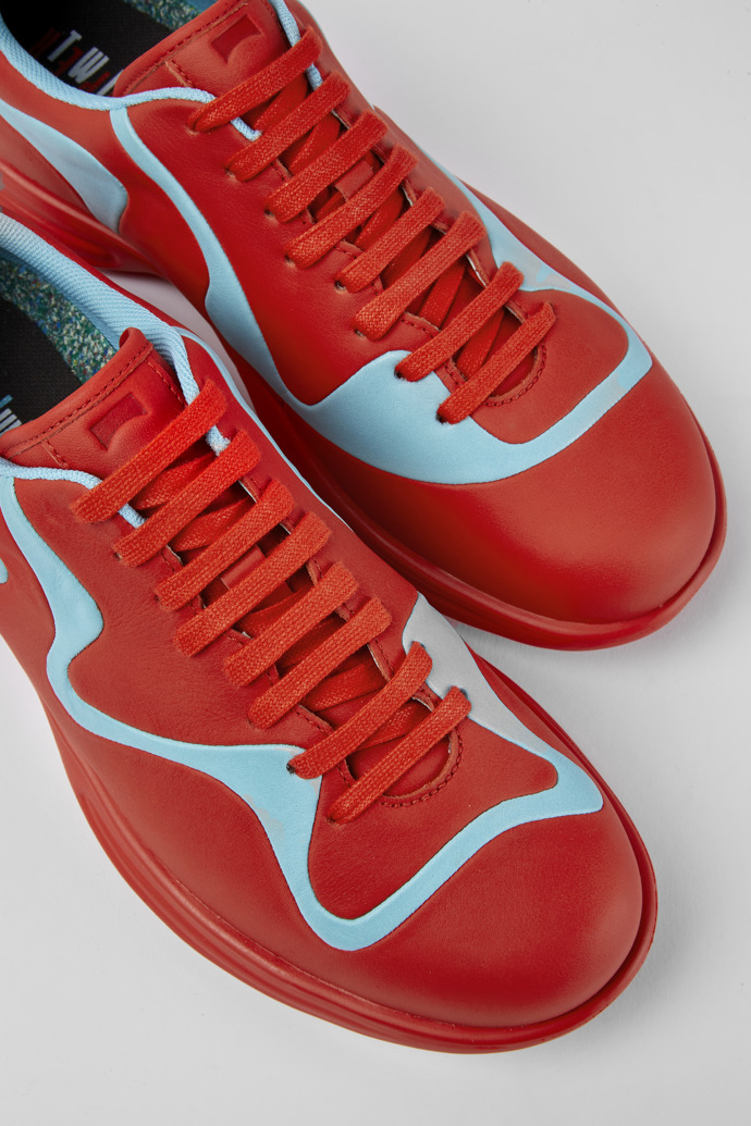 Sneakers de piel en rojo y turquesa