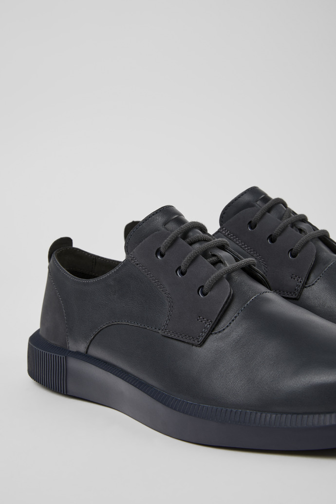 Zapatos gris oscuro de piel y nobuk para hombre