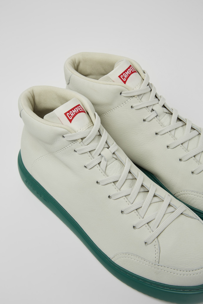 Sneakers blancas de piel sin te&ntilde;ir para hombre