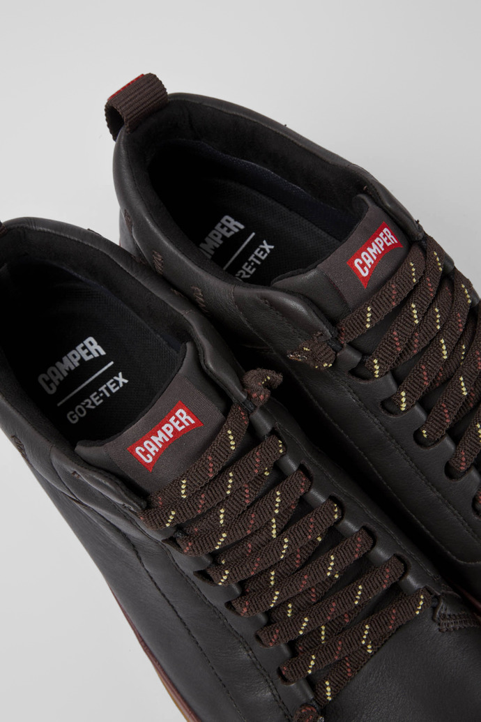 Zapatos de piel marr&ograve;n oscuro