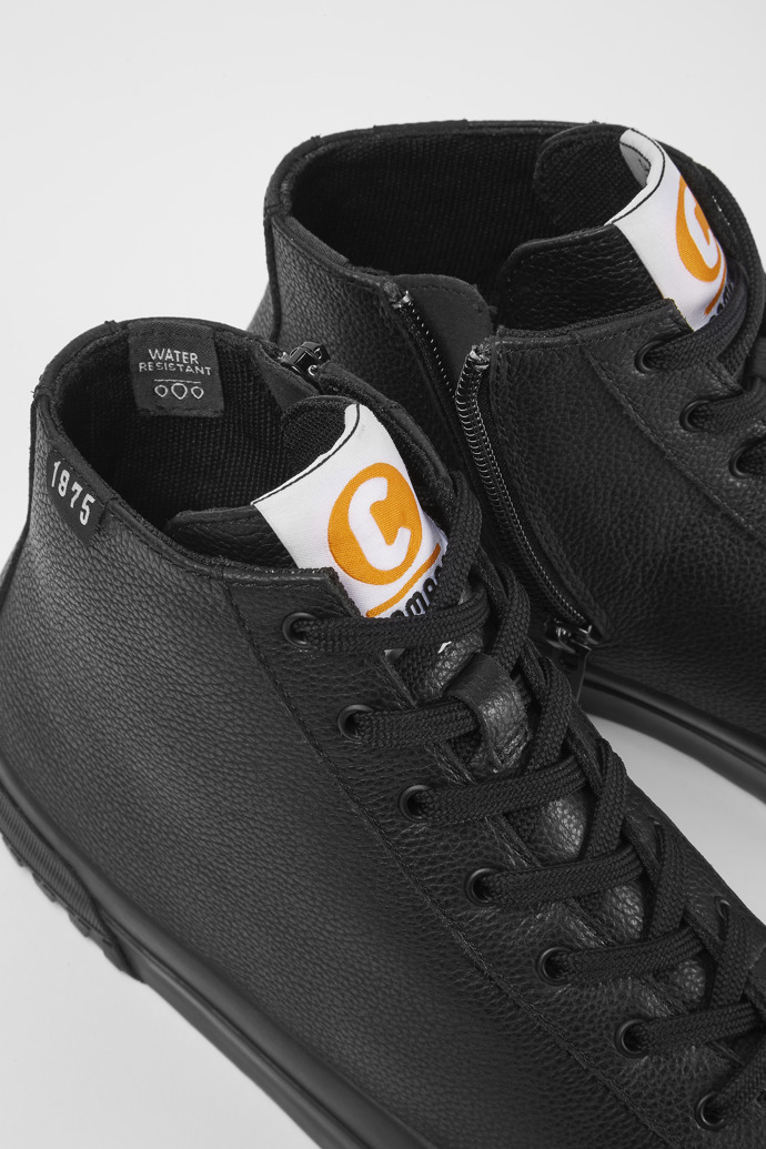 Botas de piel en color negro para mujer