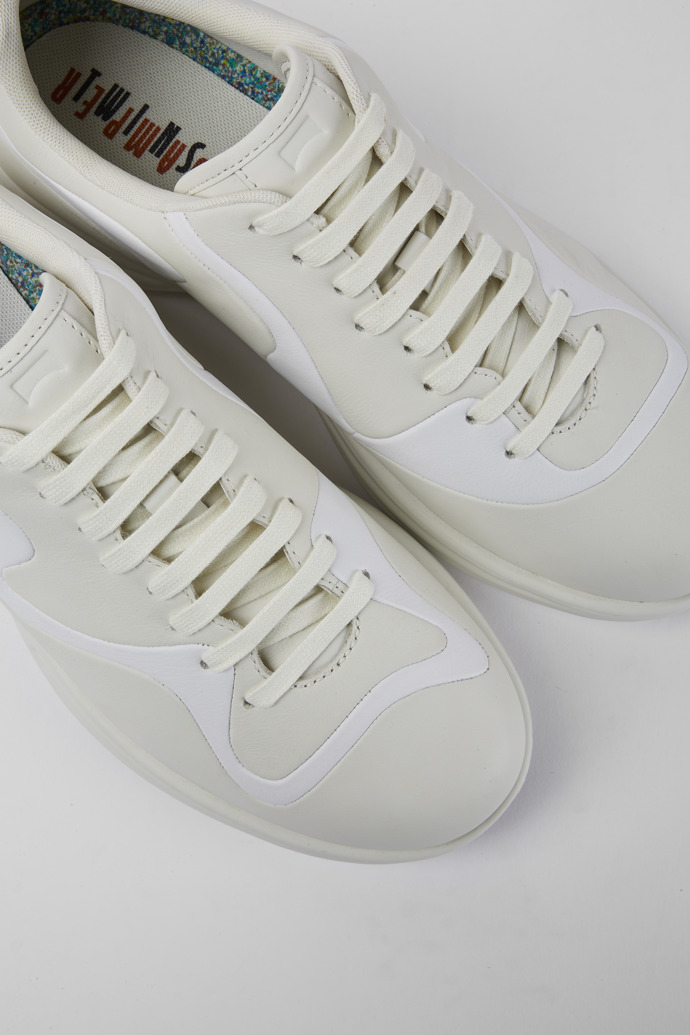 Sneakers de piel en blanco y blanco roto