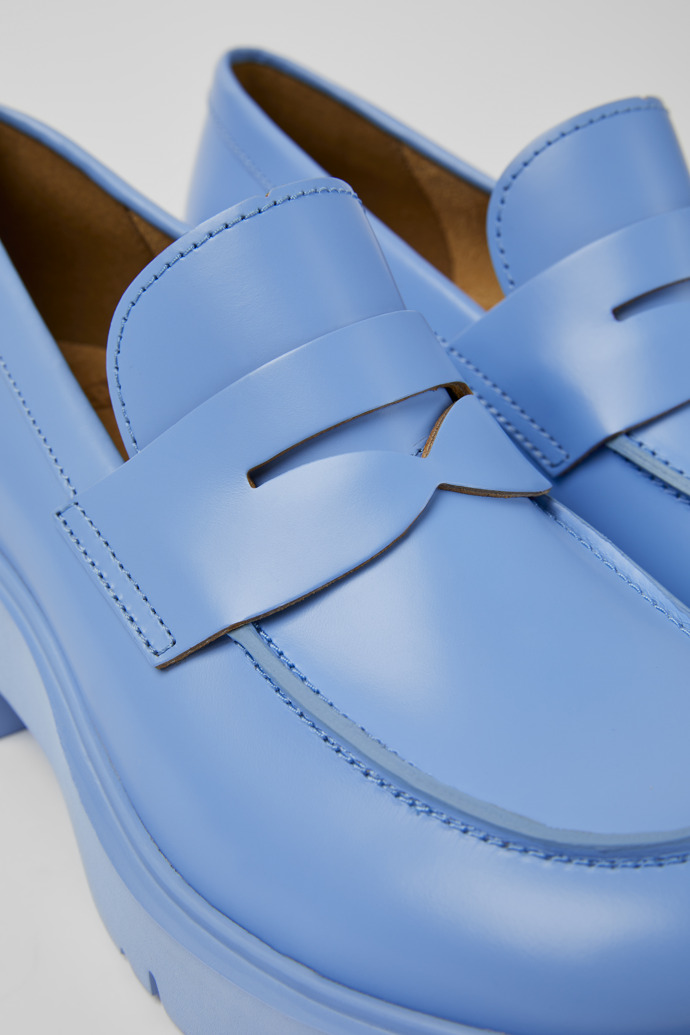 Mocasines azules de piel para mujer
