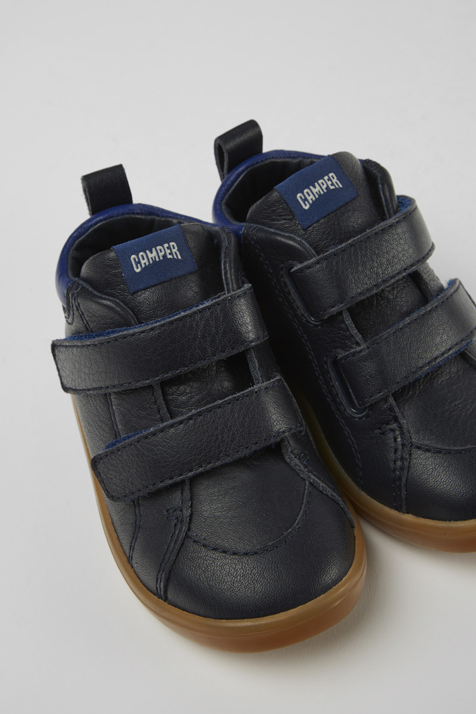 Sneakers de piel azul marino