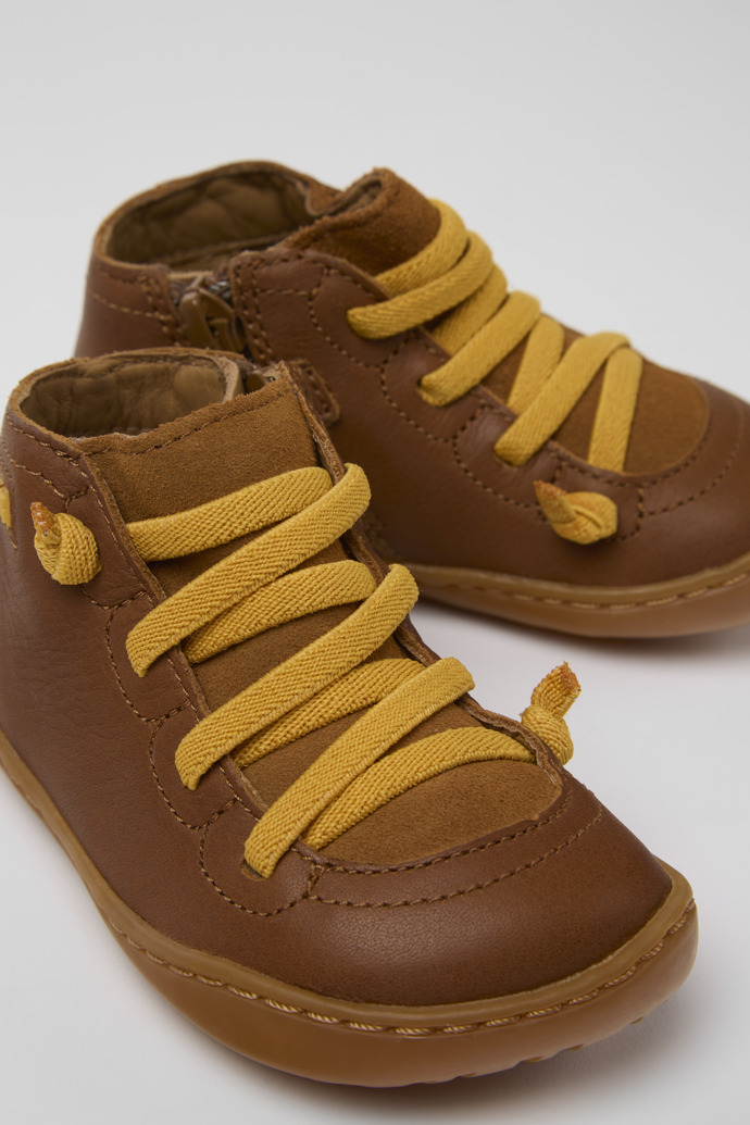 Botas de piel y nobuk marrones