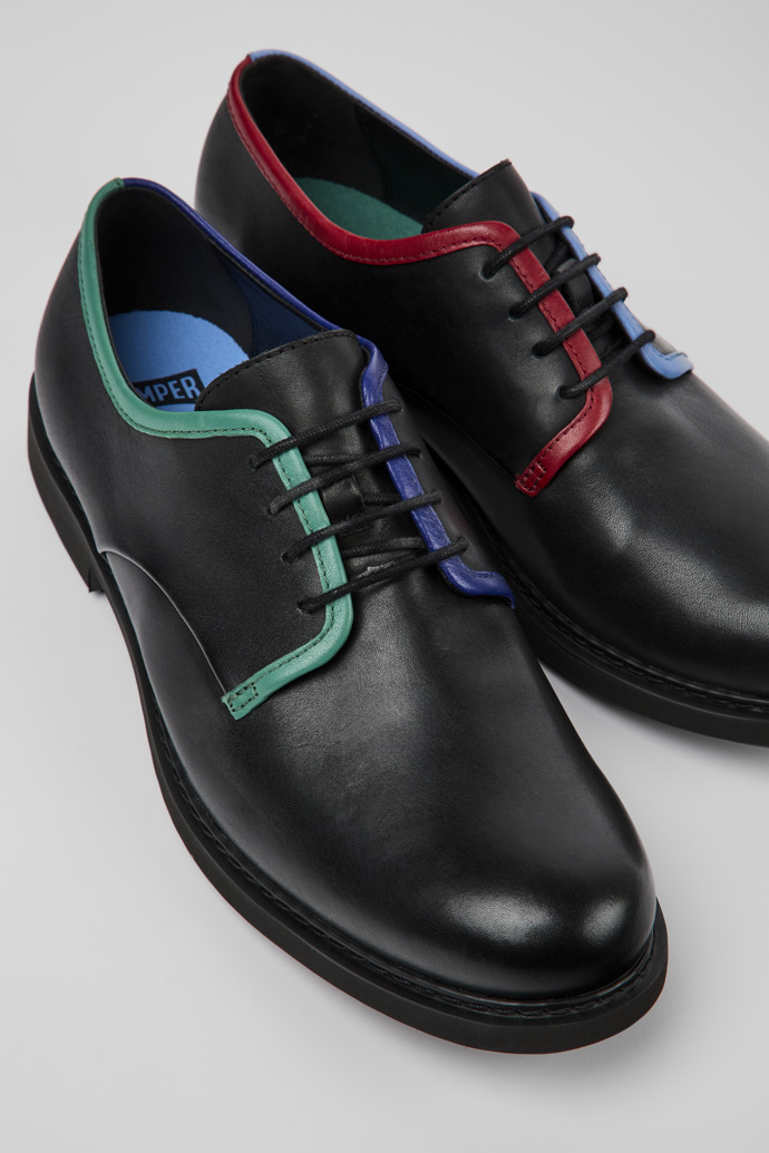 Zapatos negros de piel con cordones para hombre