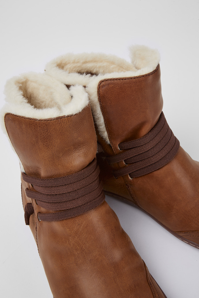 Botines de piel en color marr&ograve;n para mujer