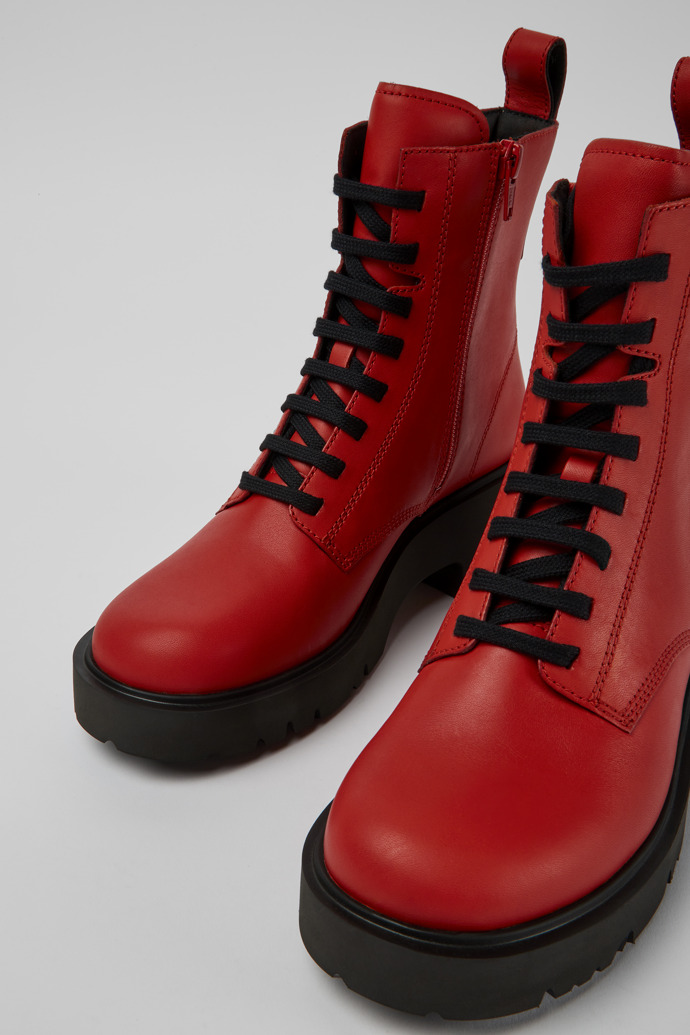 Botas en color rojo con cordones para mujer