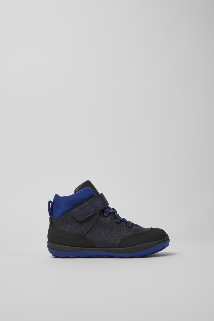 Botines negros y azules