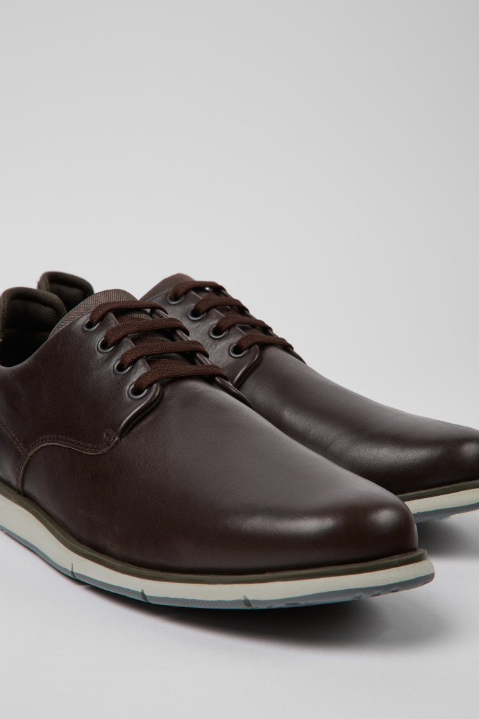 Zapatos marrones de piel para hombre