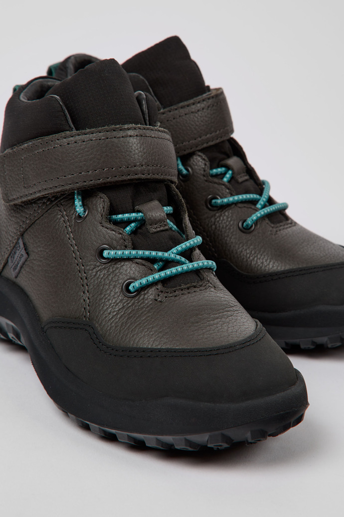 Botines de piel y tejido grises