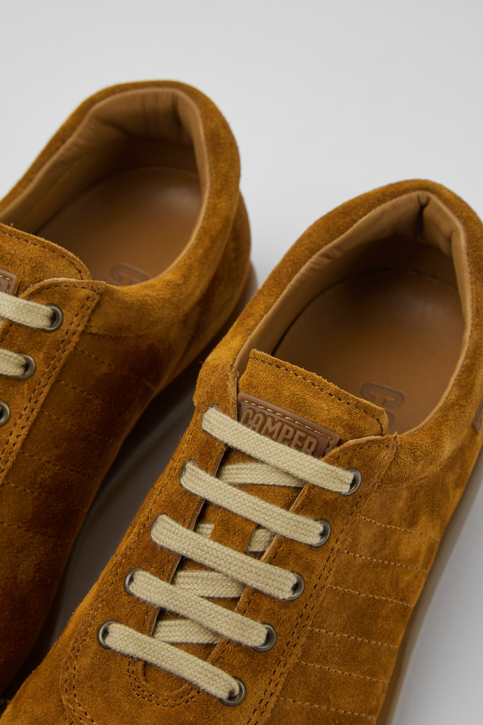 Sneakers de nobuk marrones para mujer