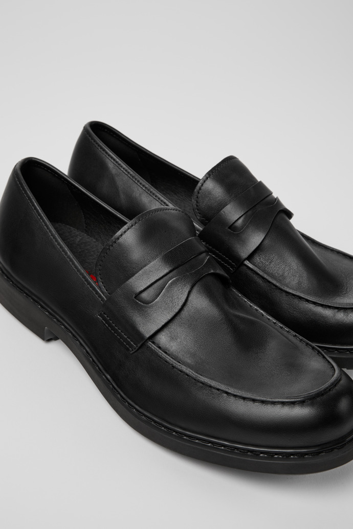 Mocas&iacute;n cl&aacute;sico negro