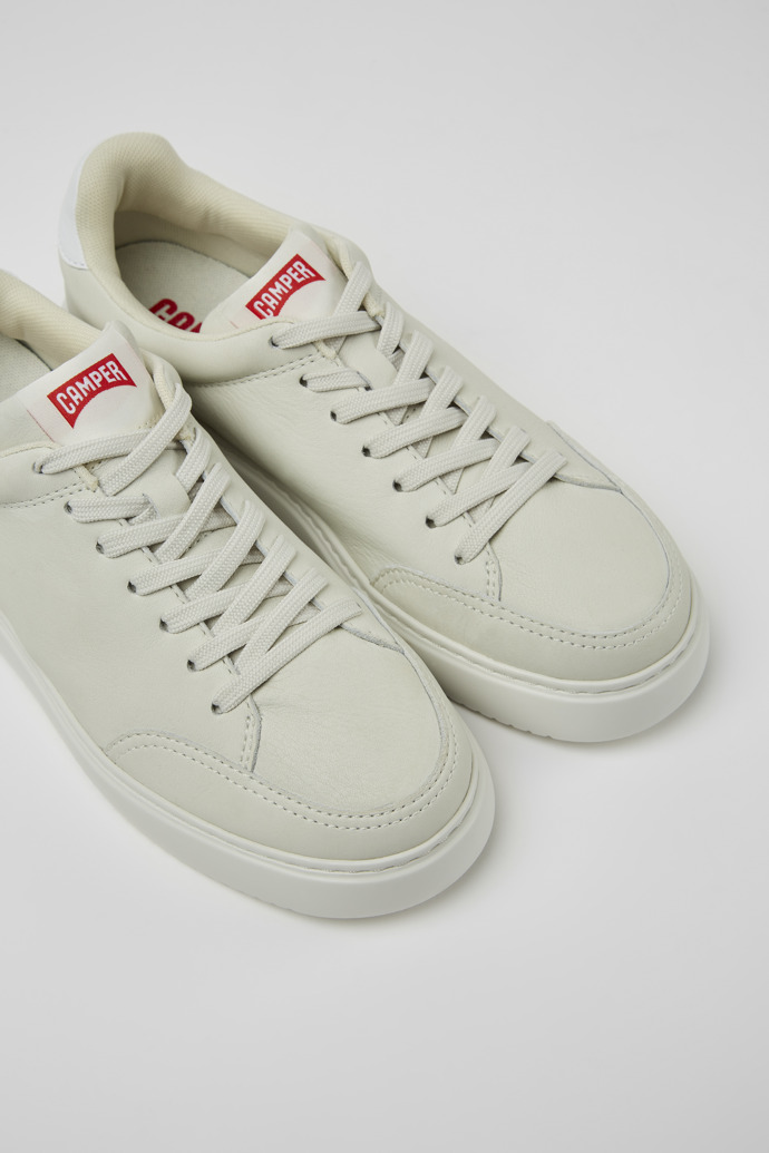 Sneakers blancas de piel sin te&ntilde;ir para mujer