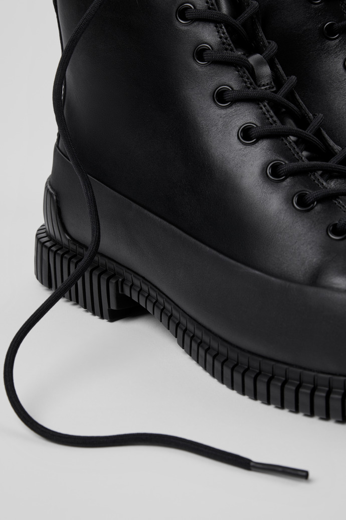 Bota de vestir negra con cordones para hombre