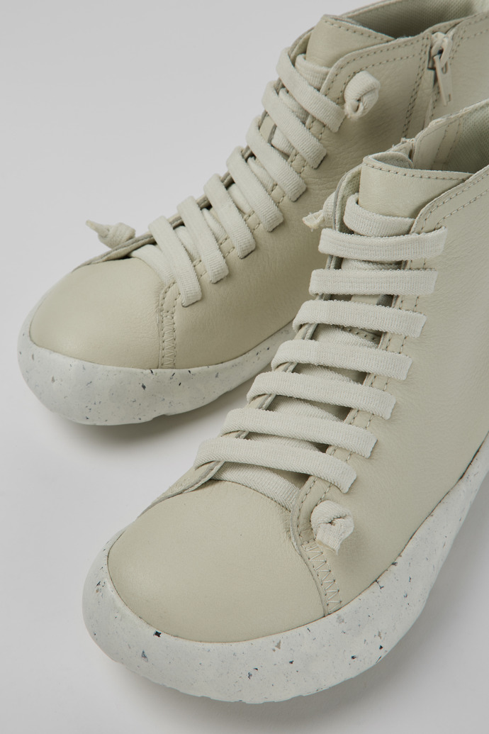 Botines de piel en color blanco para mujer