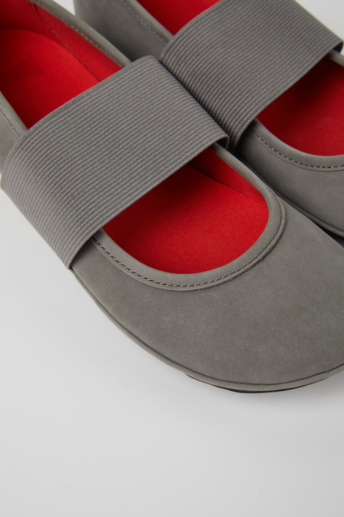 Bailarinas planas grises de nobuk para mujer