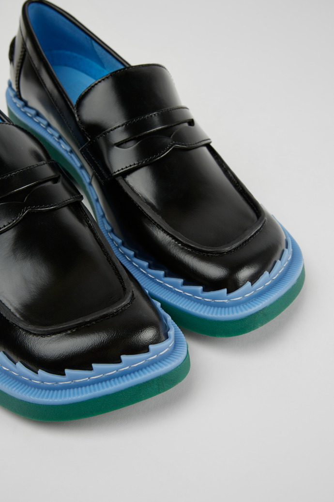 Mocasines negros, azules y verdes de piel para mujer