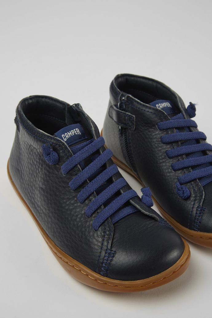 Botas de piel azul oscuro