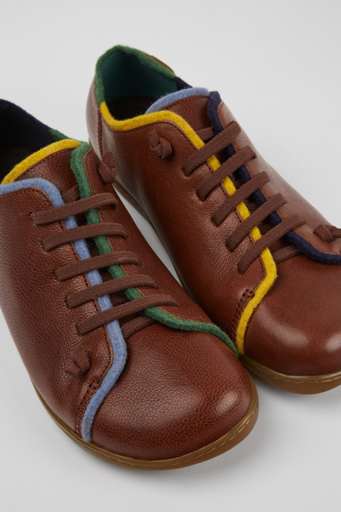 Zapatos marrones de piel y lana para hombre