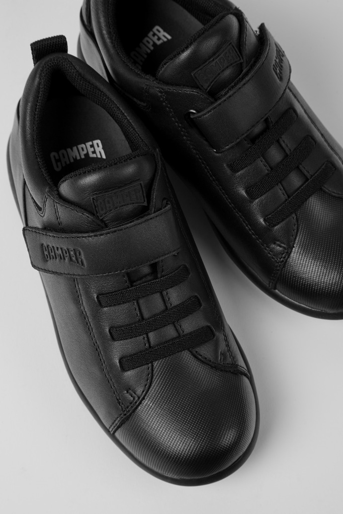 Zapatos de tejido y piel negros