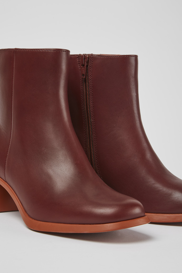 Botas de piel en color burdeos para mujer