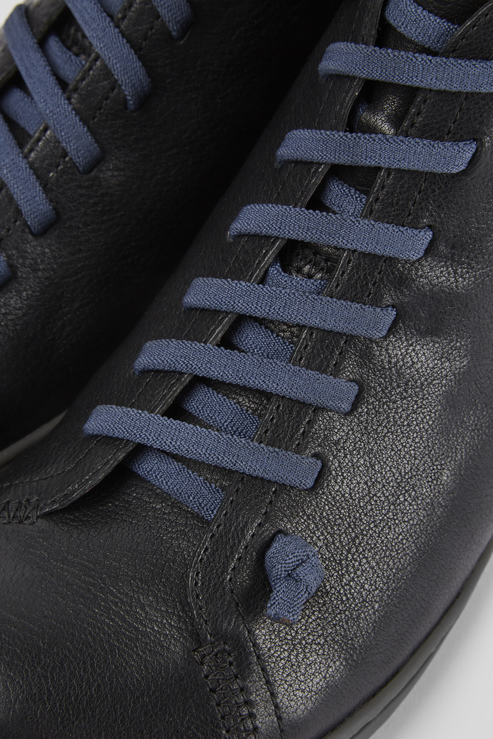 Bot&iacute;n negro para hombre