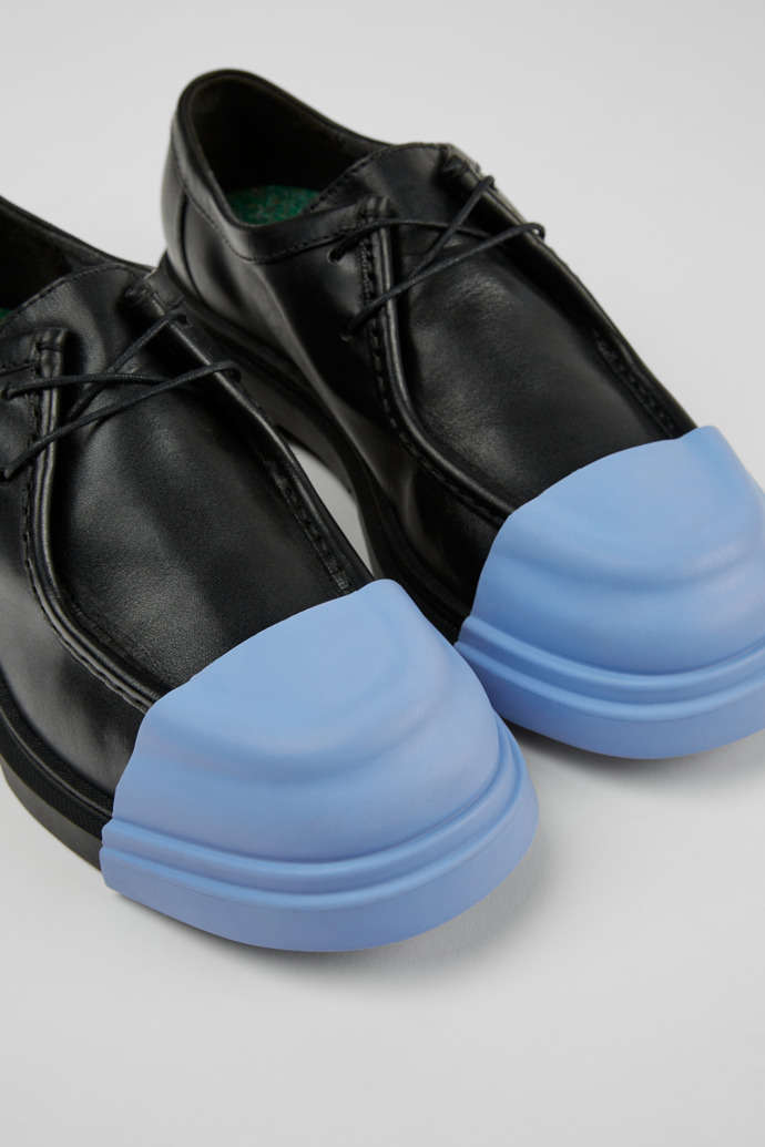 Zapatos negros de piel para mujer