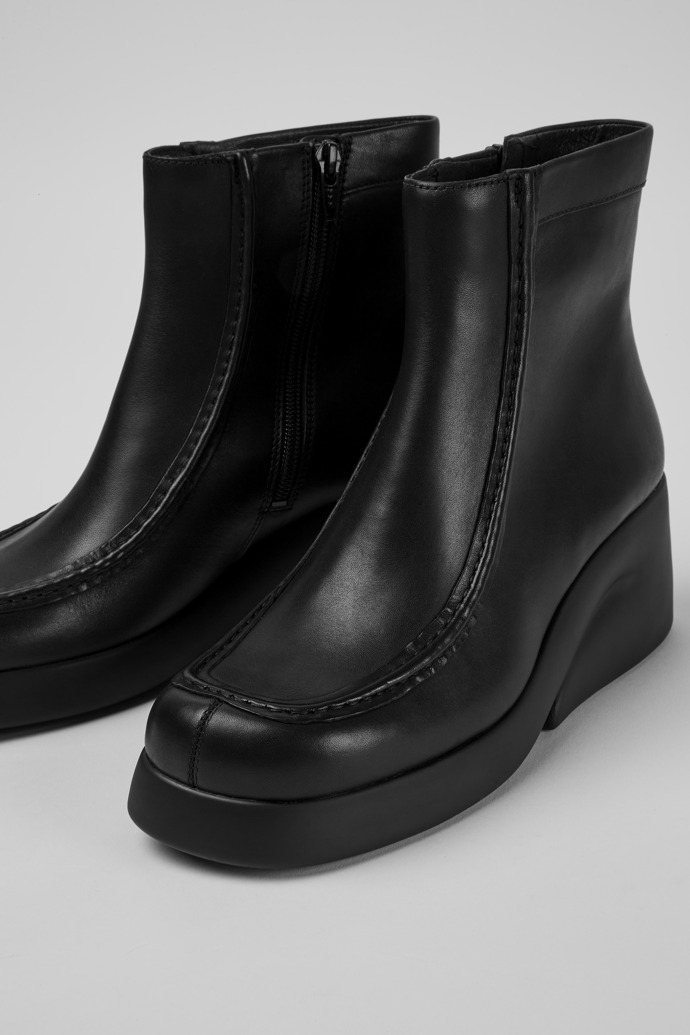 Botas de piel en color negro para mujer