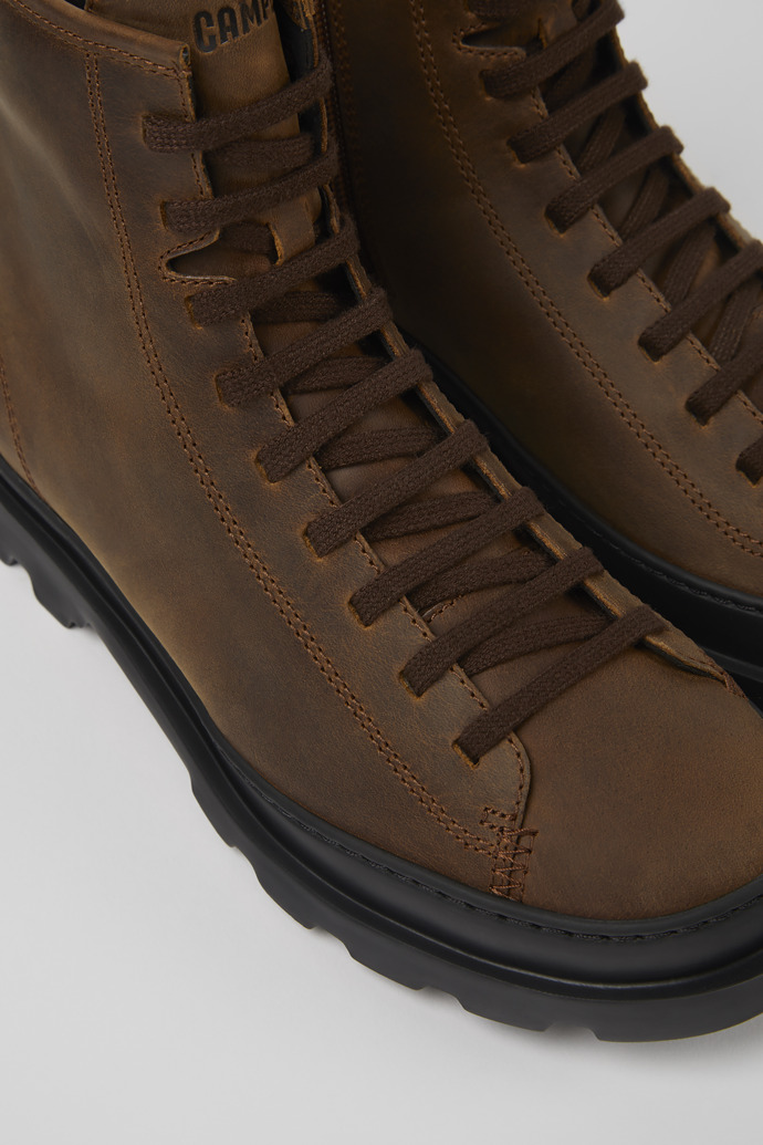 Bota de media ca&Ntilde;a marr&ograve;n para mujer