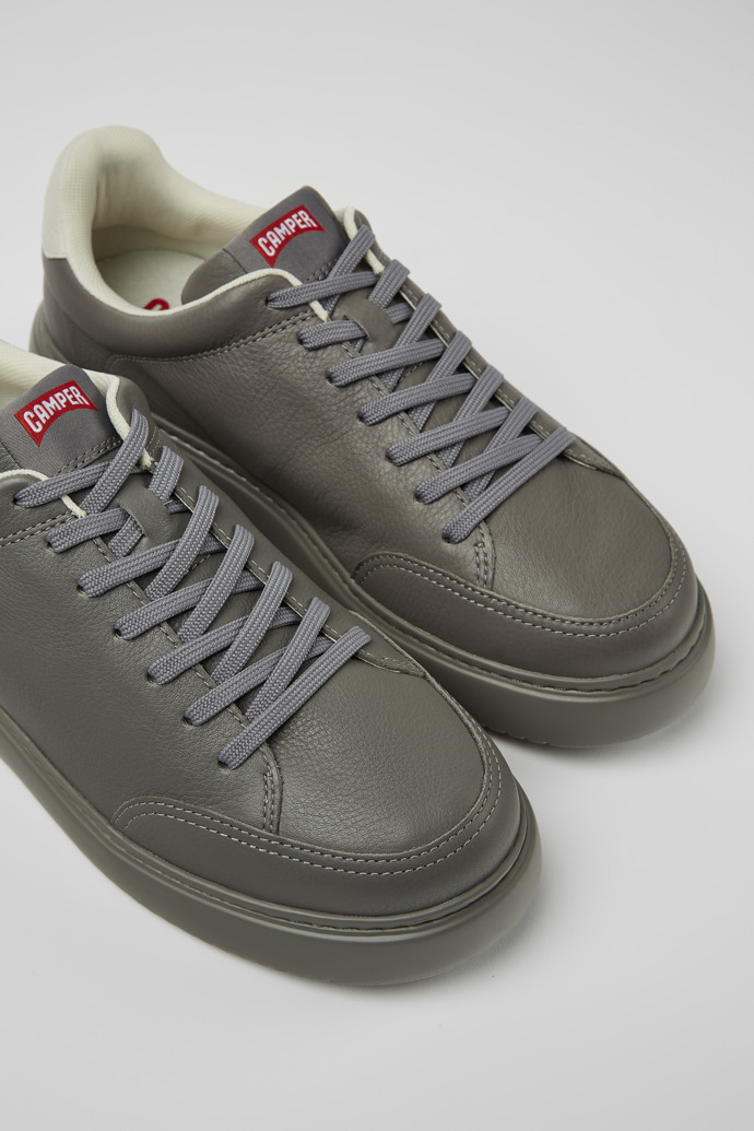 Sneakers grises de piel para hombre