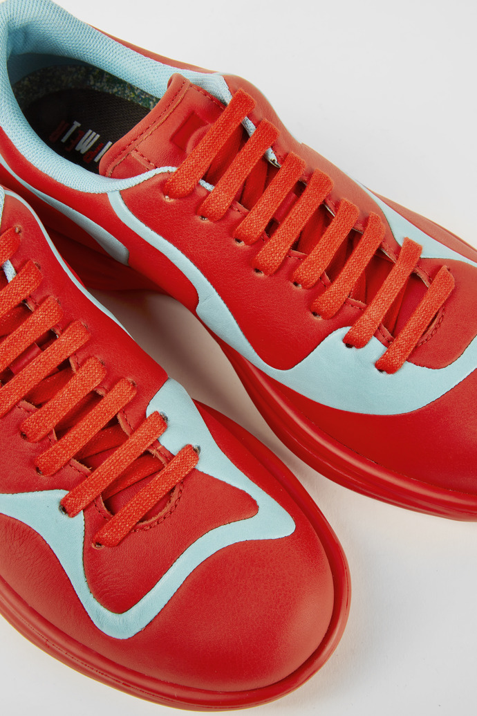 Sneakers de piel en rojo y turquesa