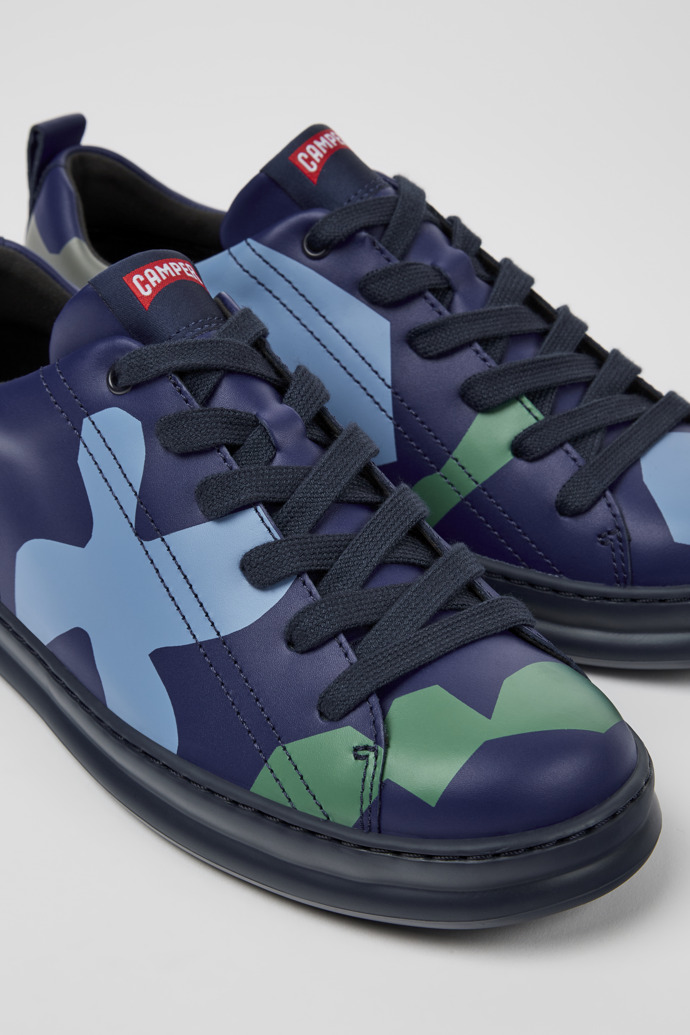 Sneakers azules y verdes de piel estampada para hombre
