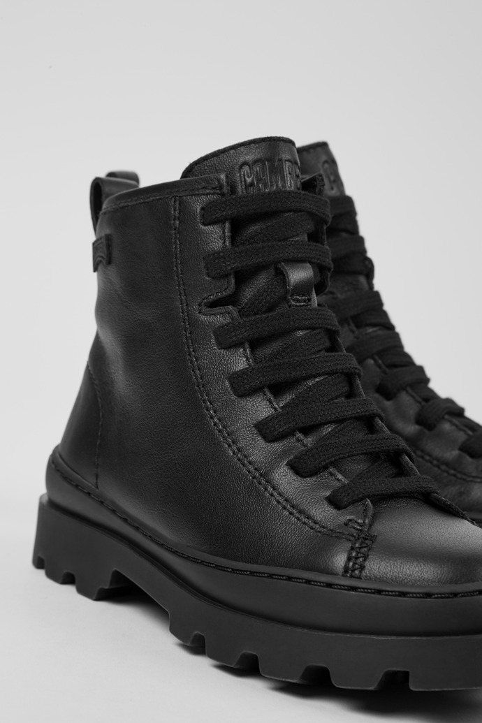 Botas de piel negras con cordones