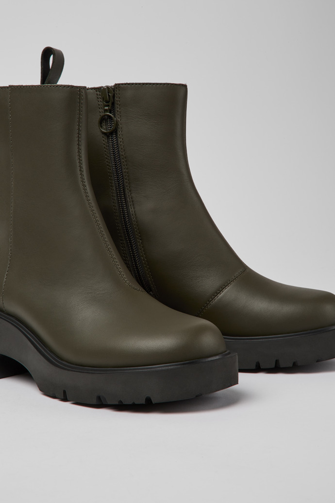 Botas de piel en color verde con cremallera para mujer