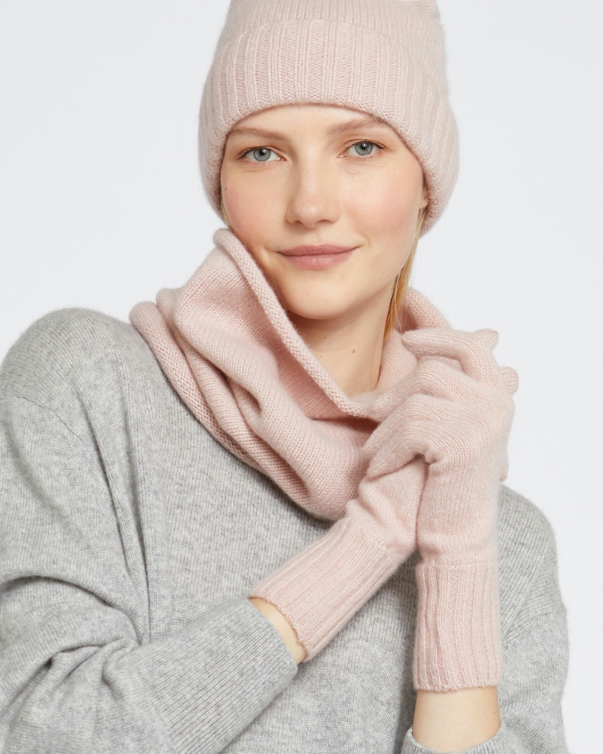 Carolyn Donnelly The Edit Rose Cashmere Gloves