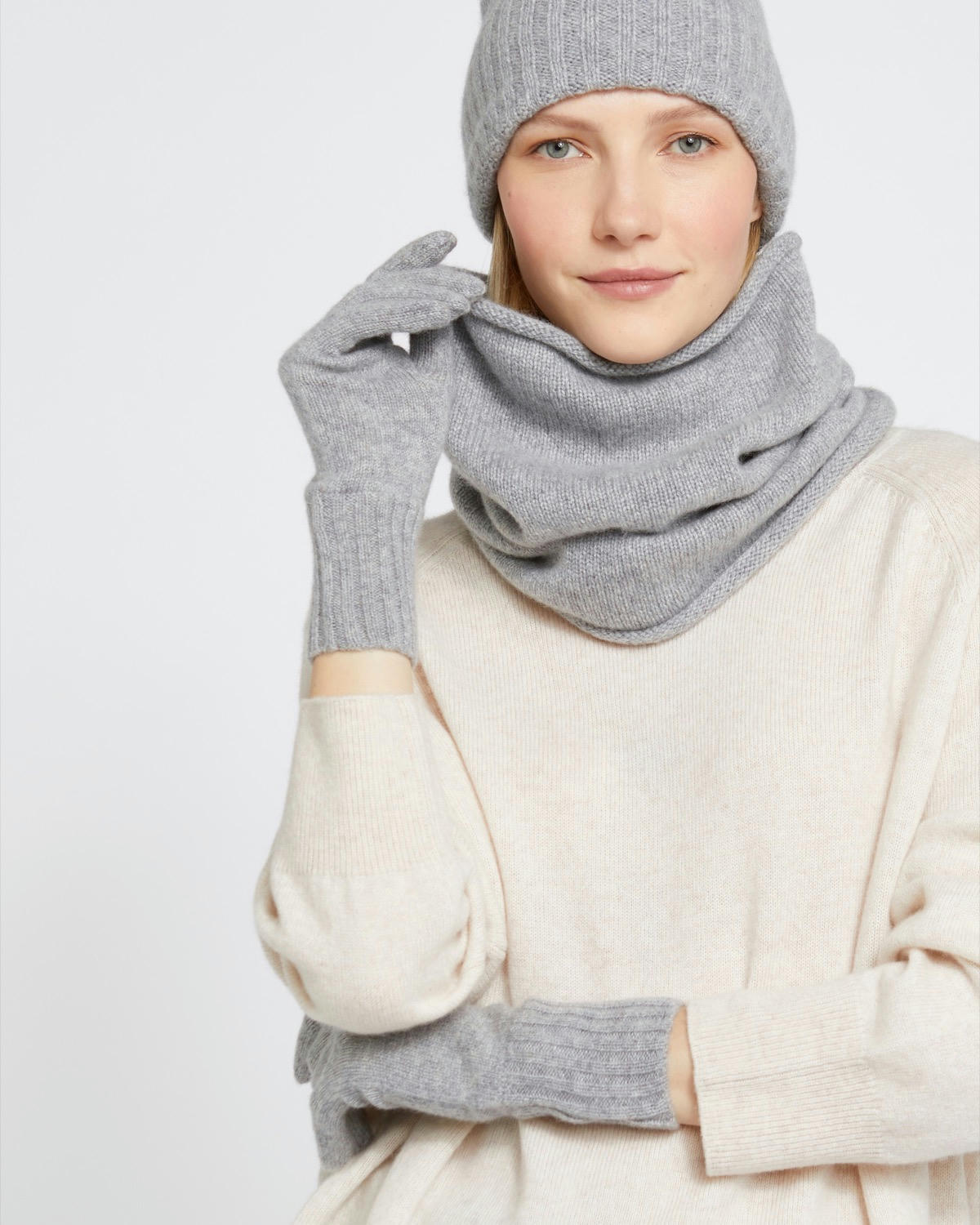 Carolyn Donnelly The Edit Grey Cashmere Gloves
