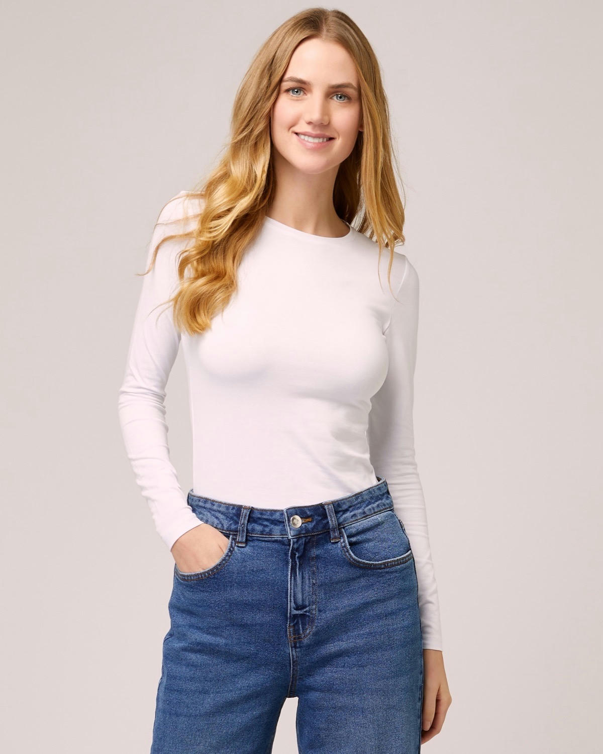 Long-Sleeved Stretch Crew Neck Top