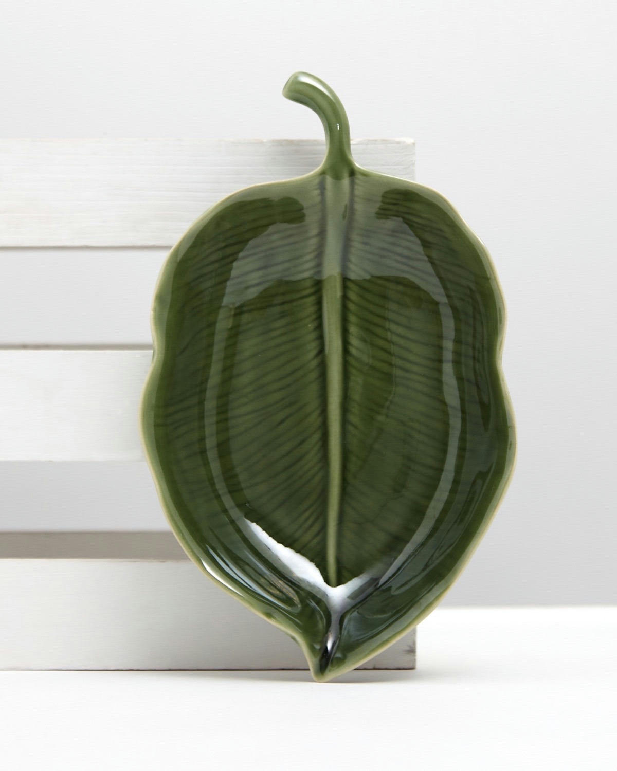 Carolyn Donnelly Eclectic Curved Leaf Plate