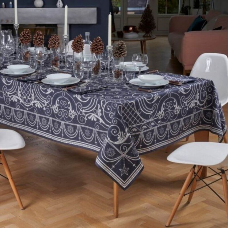 Pr&eacute;cieuses Tablecloth