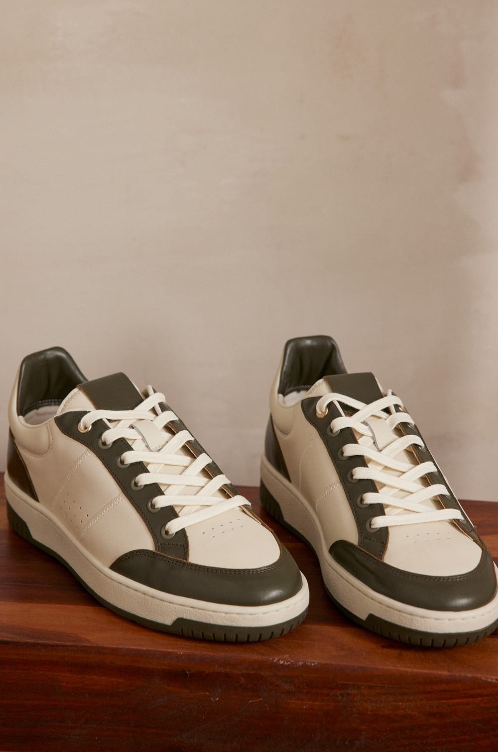 VELORA leather trainers